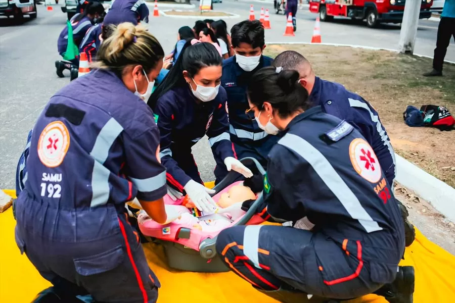 Equipes do SAMU recebem treinamento voltado para simulados de acidentes realísticos de múltiplas vítimas