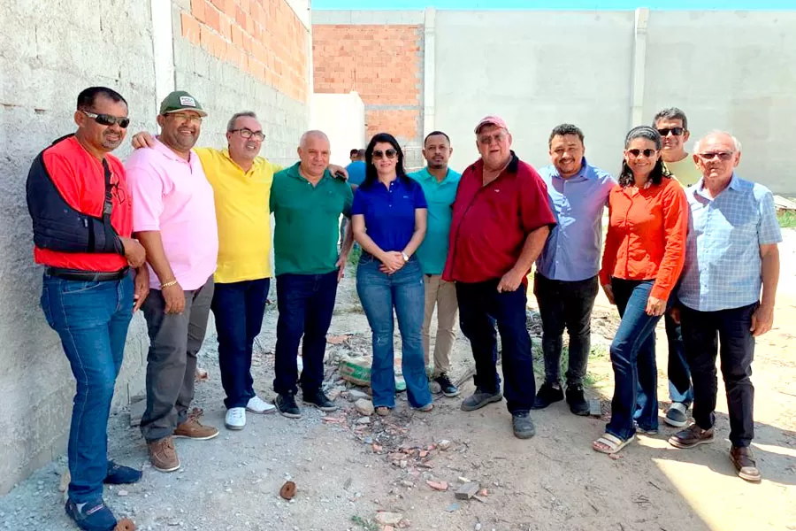 Prefeita Luciana Machado e vereadores de Nova Viçosa visitam obras de instalações da rede de Supermercados Casagrande 