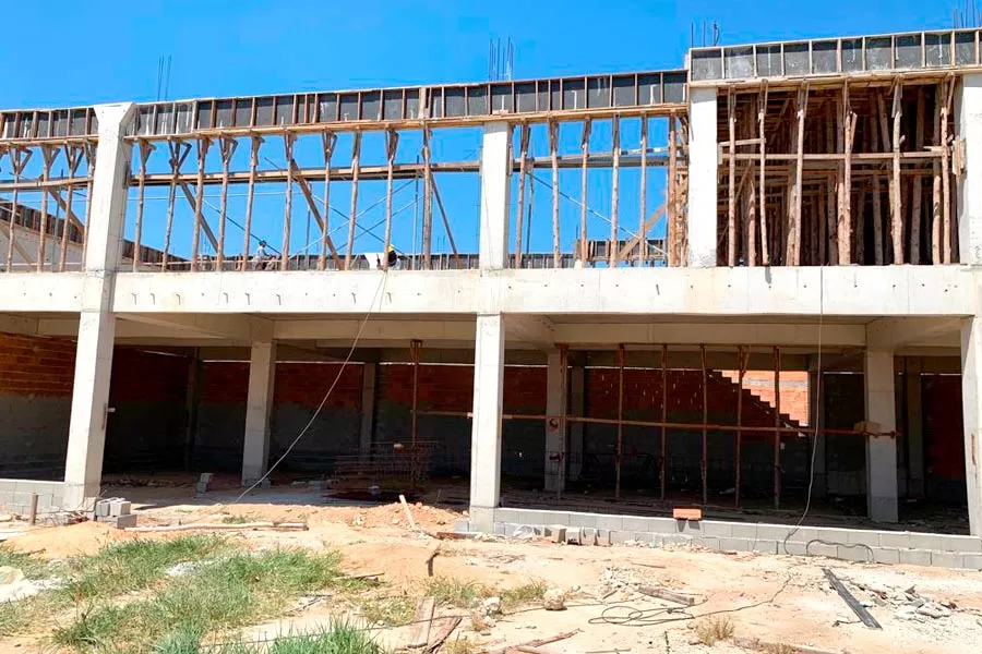 Prefeita Luciana Machado e vereadores de Nova Viçosa visitam obras de instalações da rede de Supermercados Casagrande 