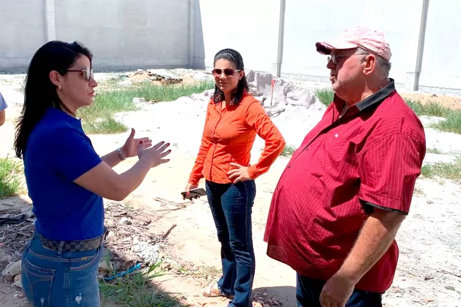 Prefeita Luciana Machado e vereadores de Nova Viçosa visitam obras de instalações da rede de Supermercados Casagrande 