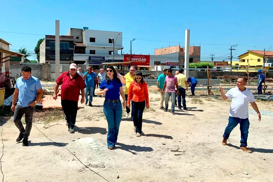 Prefeita Luciana Machado e vereadores de Nova Viçosa visitam obras de instalações da rede de Supermercados Casagrande 