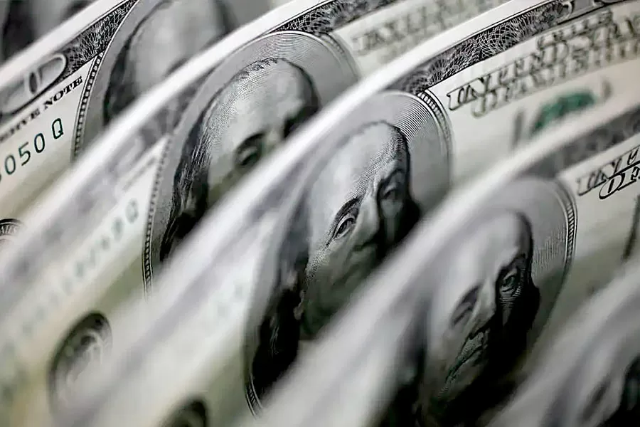 Dólar cai para R$ 4,86 e fecha no menor valor em dois meses