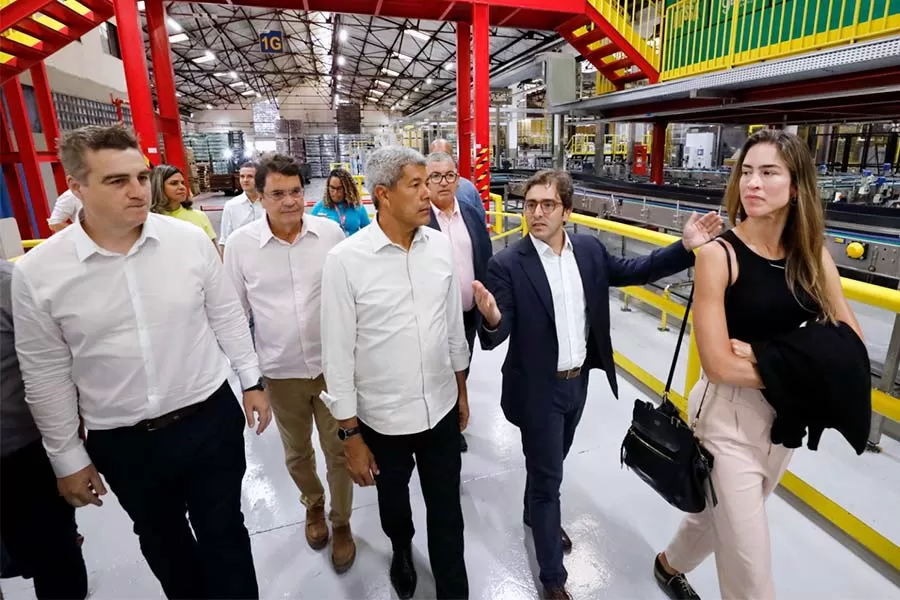 Cervejaria investe R$ 75 milhões e inaugura nova linha de refrigerante em fábrica na Bahia