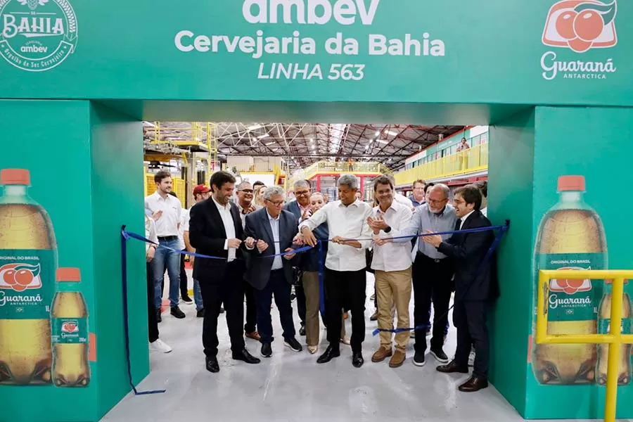 Cervejaria investe R$ 75 milhões e inaugura nova linha de refrigerante em fábrica na Bahia