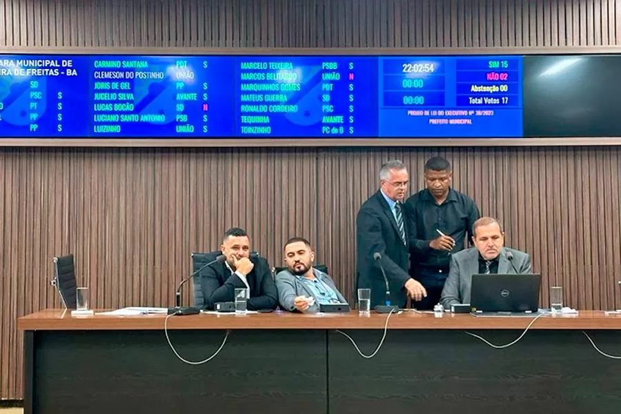 PL 038/2023: Justiça suspende lei que autoriza venda de imóveis públicos em Teixeira de Freitas