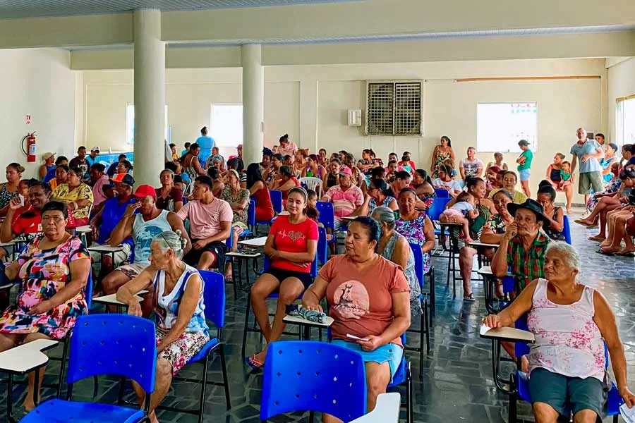 Prefeitura de Medeiros Neto entrega cestas básicas a famílias dos bairros Aparecida, Kit Moradia e Morro do Gato