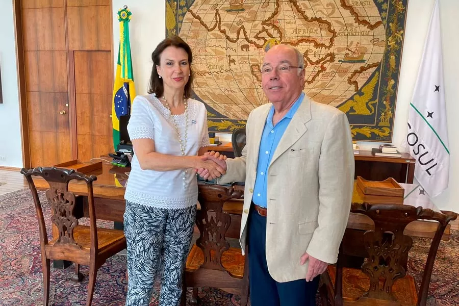 Chanceler indicada por Milei discute posse e Mercosul com Mauro Vieira