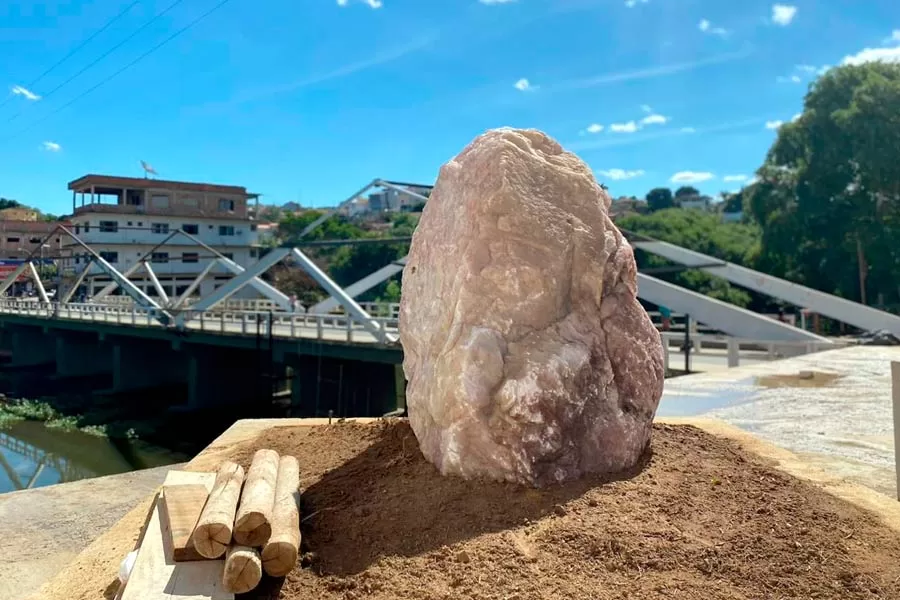 Novo cartão-postal de Medeiros Neto: avançam obras na ponte do Centro e entorno