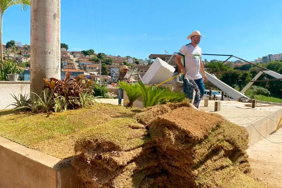 Novo cartão-postal de Medeiros Neto: avançam obras na ponte do Centro e entorno