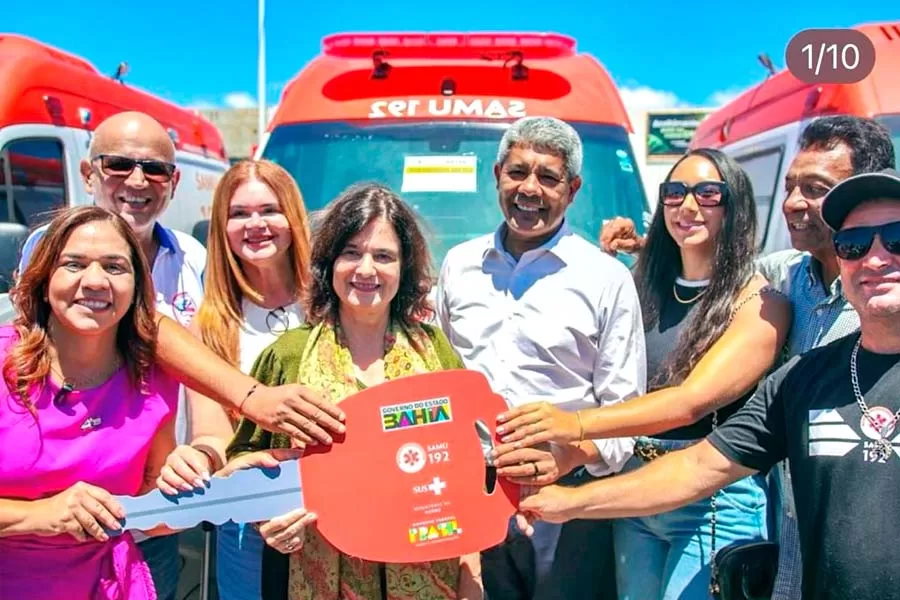 Prefeito Beto Pinto, vereador Pintão e deputada Cláudia Oliveira recebem nova ambulância para Medeiros Neto