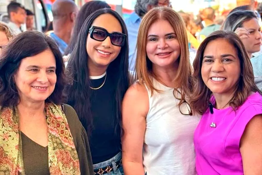 Prefeito Beto Pinto, vereador Pintão e deputada Cláudia Oliveira recebem nova ambulância para Medeiros Neto