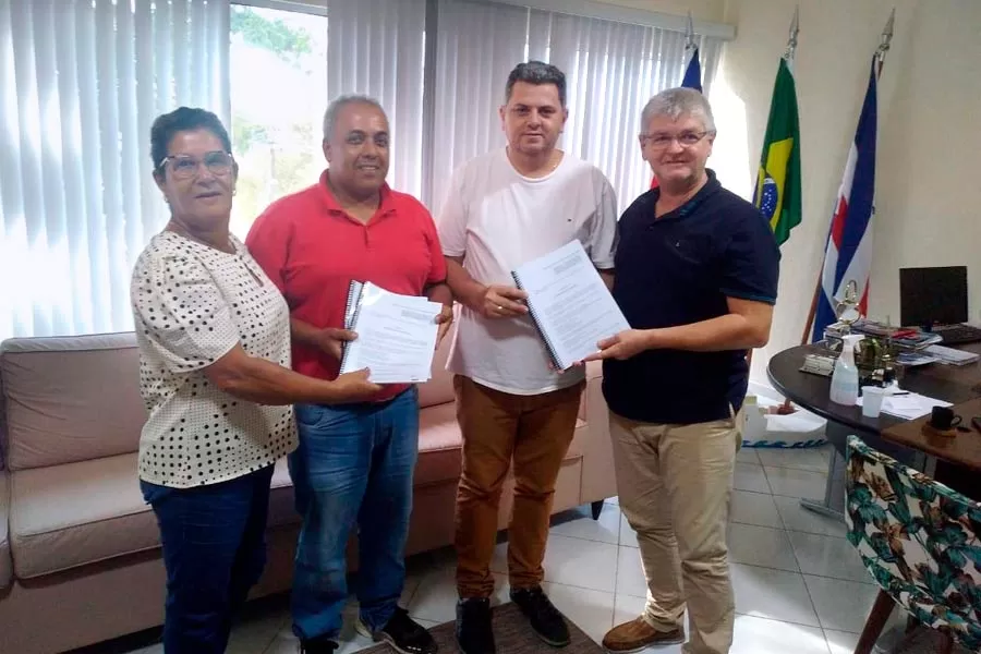 Prefeito Mildson entrega à Câmara Municipal nova proposta de cargos e salários para professores