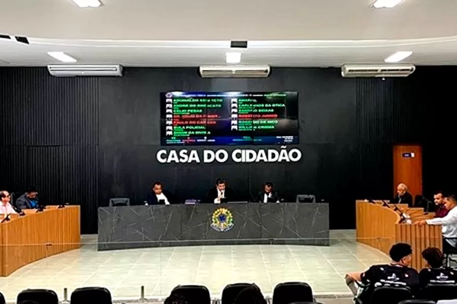 Câmara de Mucuri segue pareceres do TCM e rejeita as contas de 2019 e 2020 do ex-prefeito Carlos Simões