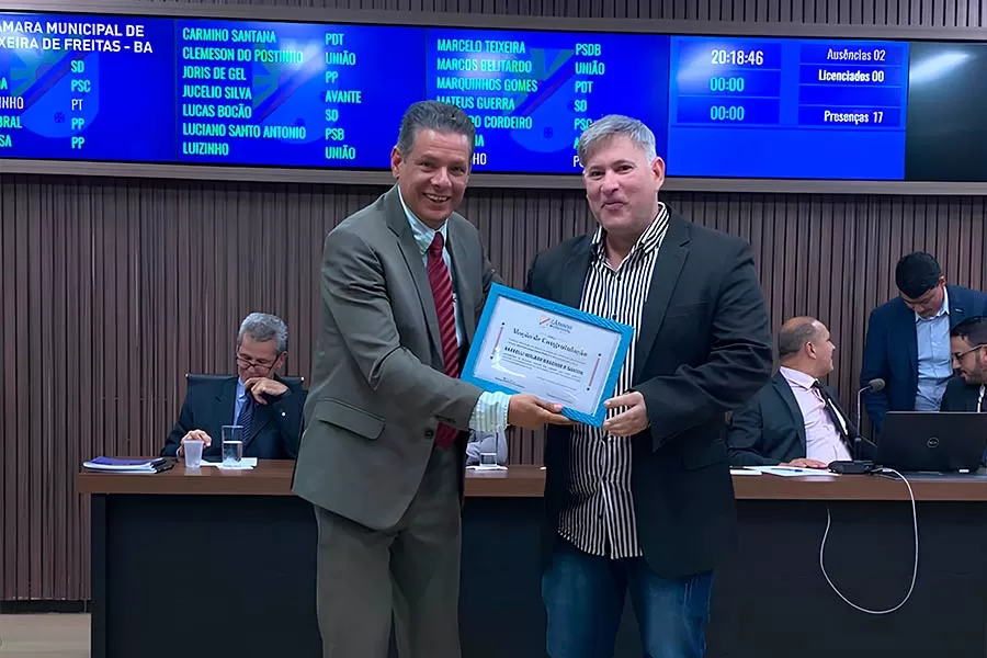 Vereador Sasdelli Resende Afonso recebe Moção de Congratulação do Legislativo teixeirense