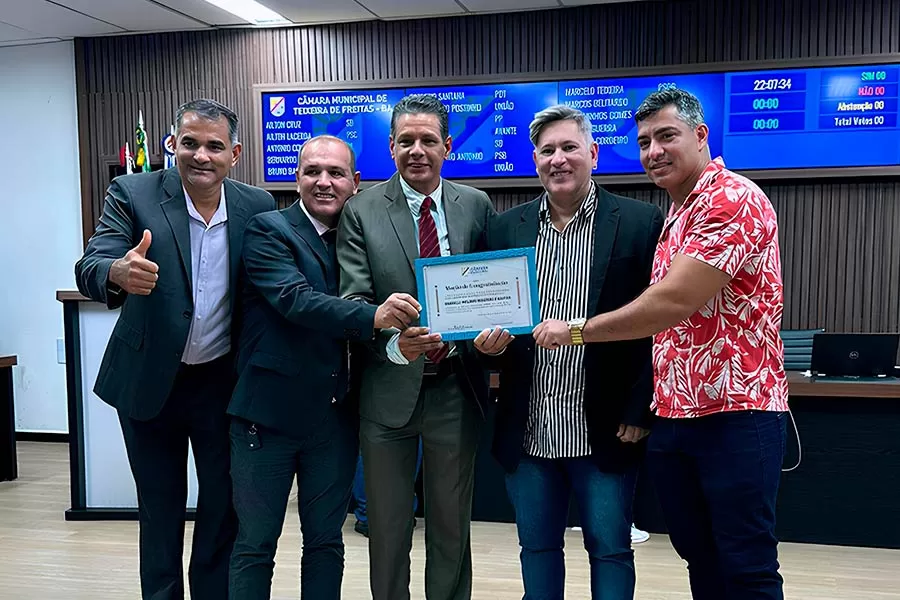 Vereador Sasdelli Resende Afonso recebe Moção de Congratulação do Legislativo teixeirense