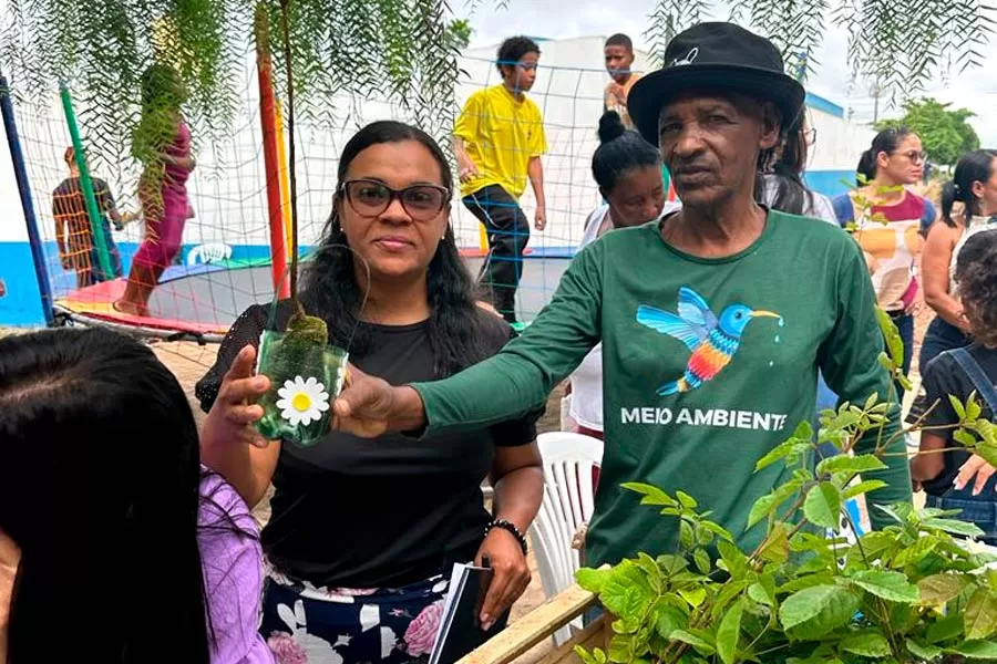 Dia da Educação Ambiental: Prefeitura celebra doação de 210 mudas nativas aos teixeirenses