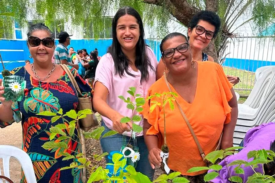 Dia da Educação Ambiental: Prefeitura celebra doação de 210 mudas nativas aos teixeirenses