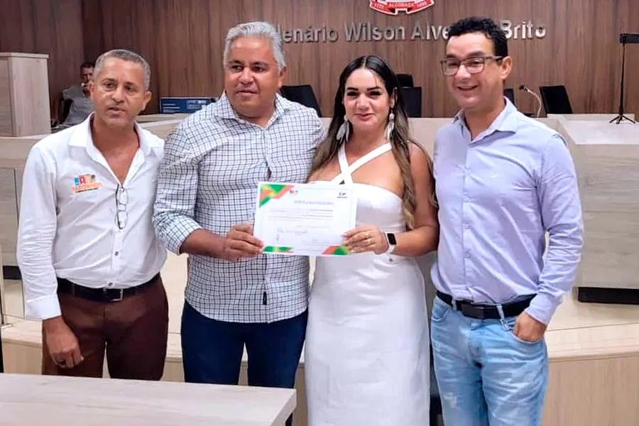 Diretores e vice-diretores são empossados nas escolas municipais de Alcobaça Diretores e vice-diretores são empossados nas escolas municipais de Alcobaça