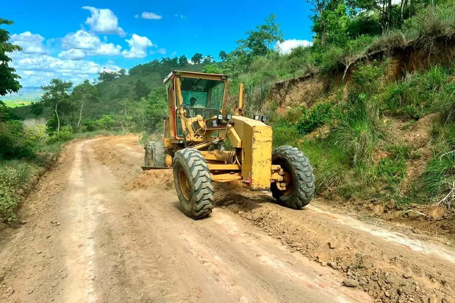 Após as chuvas, prefeitura de Itanhém trabalha na recuperação de ruas, estradas, bueiras e pontes