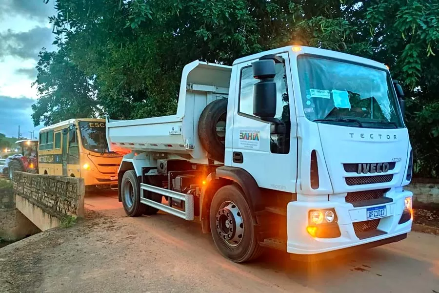 Prefeito Mildson Medeiros entrega caçamba nova para comunidade de Ibirajá