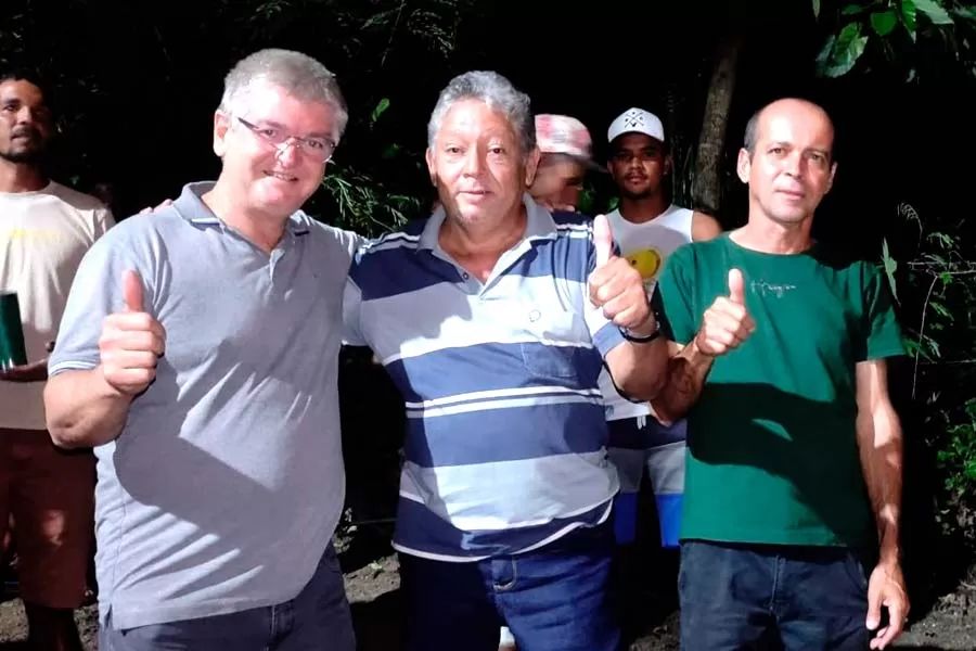 Prefeito Mildson Medeiros entrega caçamba nova para comunidade de Ibirajá