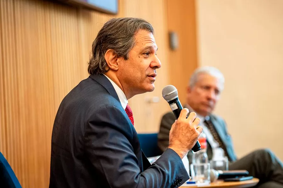 Socorro a aéreas não terá dinheiro do Tesouro, diz Haddad