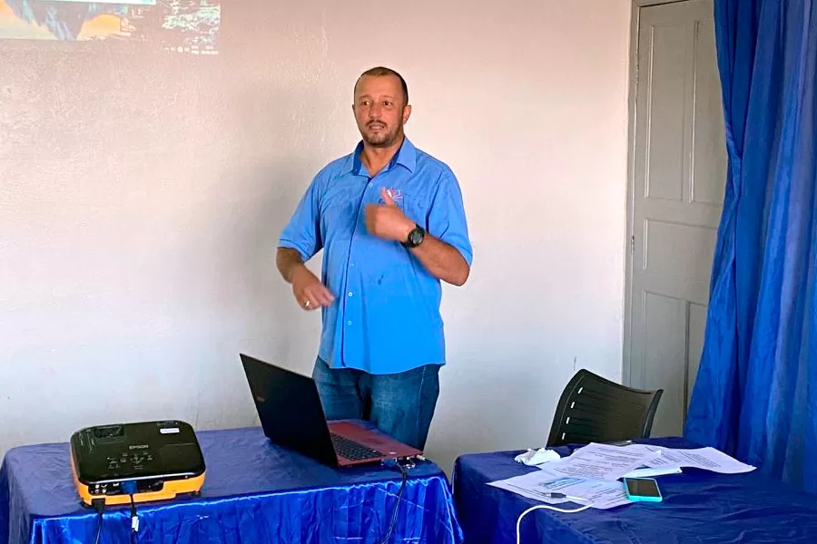 Prefeitura de Medeiros Neto reúne profissionais da EJA e Educação do Campo durante palestra sobre empreendedorismo