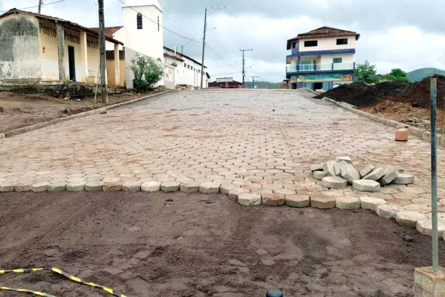 Prefeito Mildson dá ordem para iniciar obras de calçamento em Santa Rita do Planalto