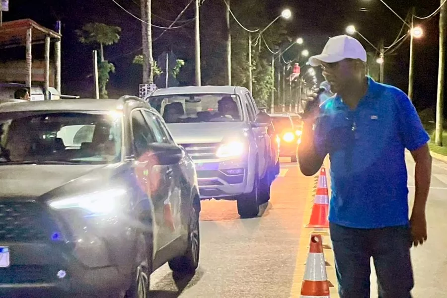 Prefeitura de Mucuri resgata tradição carnavalesca e traz show reggae de Edson Gomes no primeiro dia de festa