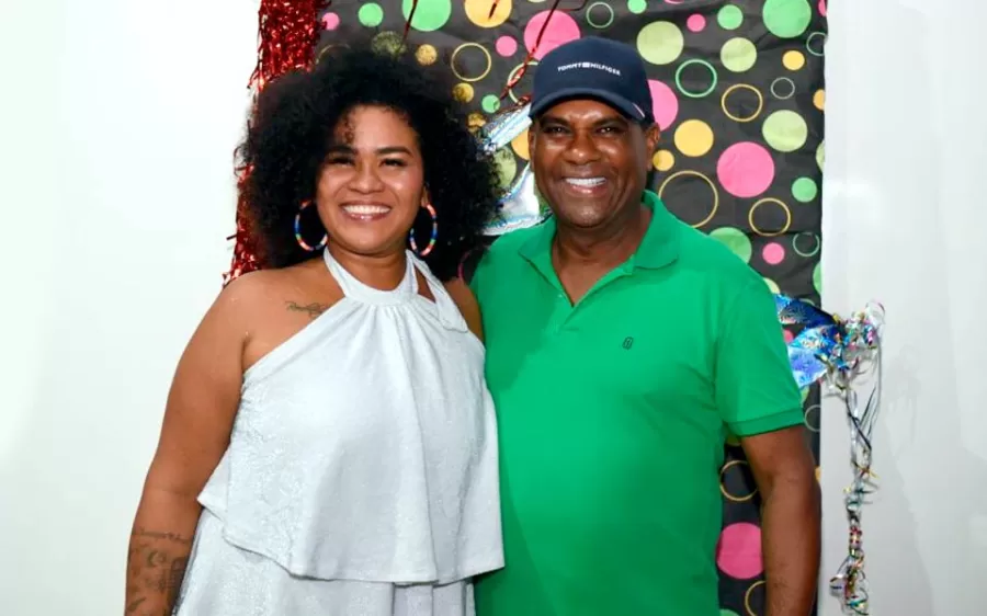 Show memorável de Barões da Pisadinha anima a segunda noite do Carnaval de Mucuri