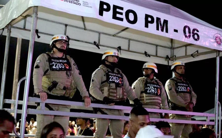 Show memorável de Barões da Pisadinha anima a segunda noite do Carnaval de Mucuri