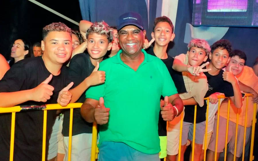 Show memorável de Barões da Pisadinha anima a segunda noite do Carnaval de Mucuri