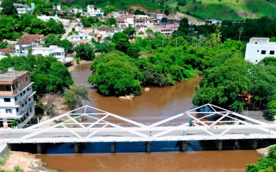 Medeiros Neto recebe visita do governador Jerônimo Rodrigues após fortes chuvas