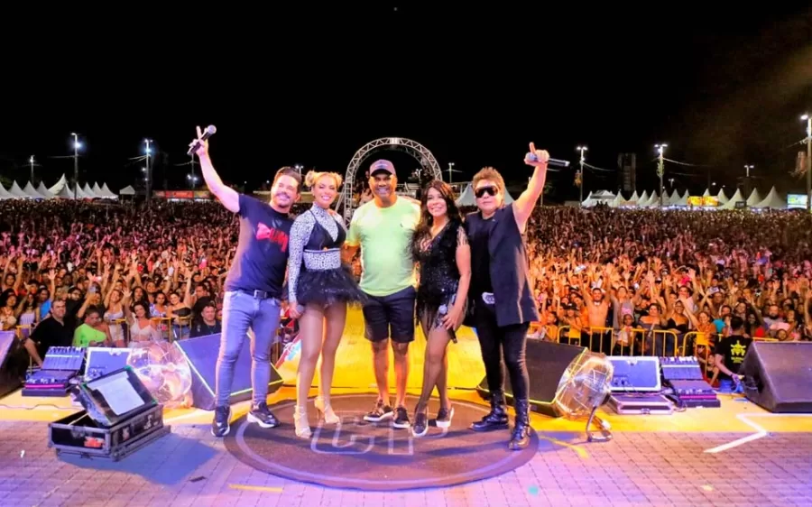 Penúltimo dia de Carnaval em Mucuri encerra com grande show de Calcinha Preta