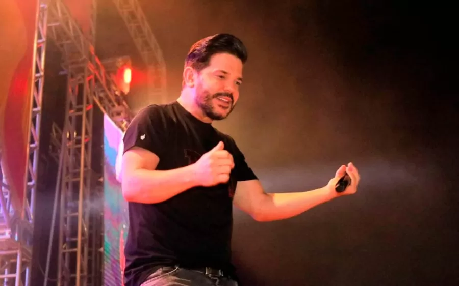 Penúltimo dia de Carnaval em Mucuri encerra com grande show de Calcinha Preta