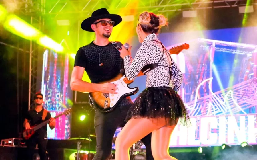 Penúltimo dia de Carnaval em Mucuri encerra com grande show de Calcinha Preta