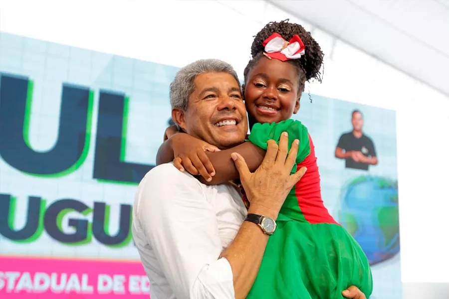 Investimento em novas escolas deve ultrapassar a marca de R$ 1 bilhão, anuncia governador em Feira de Santana Investimento em novas escolas deve ultrapassar a marca de R$ 1 bilhão, anuncia governador em Feira de Santana