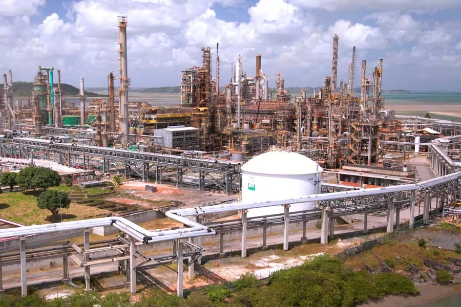 Petroleiros discutem com Petrobras reestatização da refinaria Landulpho Alves Petroleiros discutem com Petrobras reestatização da refinaria Landulpho Alves