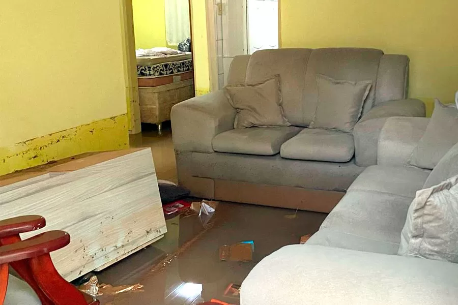 Prefeitura de Medeiros Neto registra danos após 100mm de chuva nesta madrugada Prefeitura de Medeiros Neto registra danos após 100mm de chuva nesta madrugada