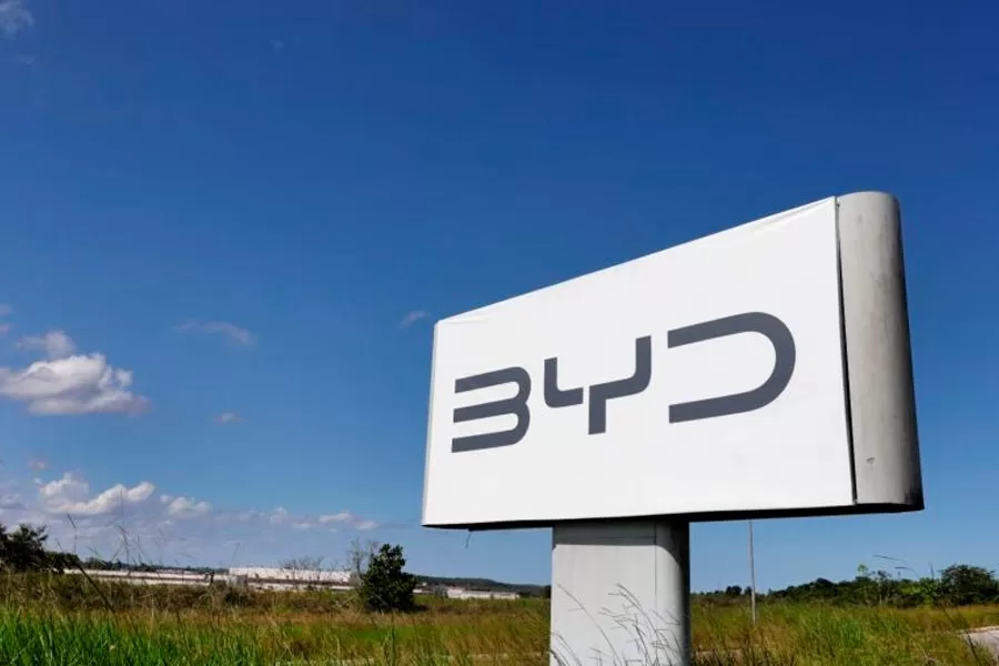 BYD anuncia R$ 5,5 bilhões na implantação de fábrica na Bahia, quase o dobro do previsto inicialmente BYD anuncia R$ 5,5 bilhões na implantação de fábrica na Bahia, quase o dobro do previsto inicialmente