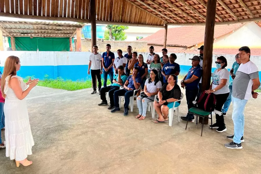 Agentes de saúde e de endemias de Medeiros Neto recebem novos kits para auxiliar nas atividades de trabalho