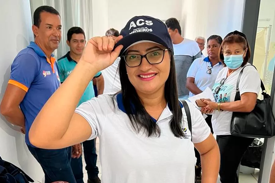 Agentes de saúde e de endemias de Medeiros Neto recebem novos kits para auxiliar nas atividades de trabalho