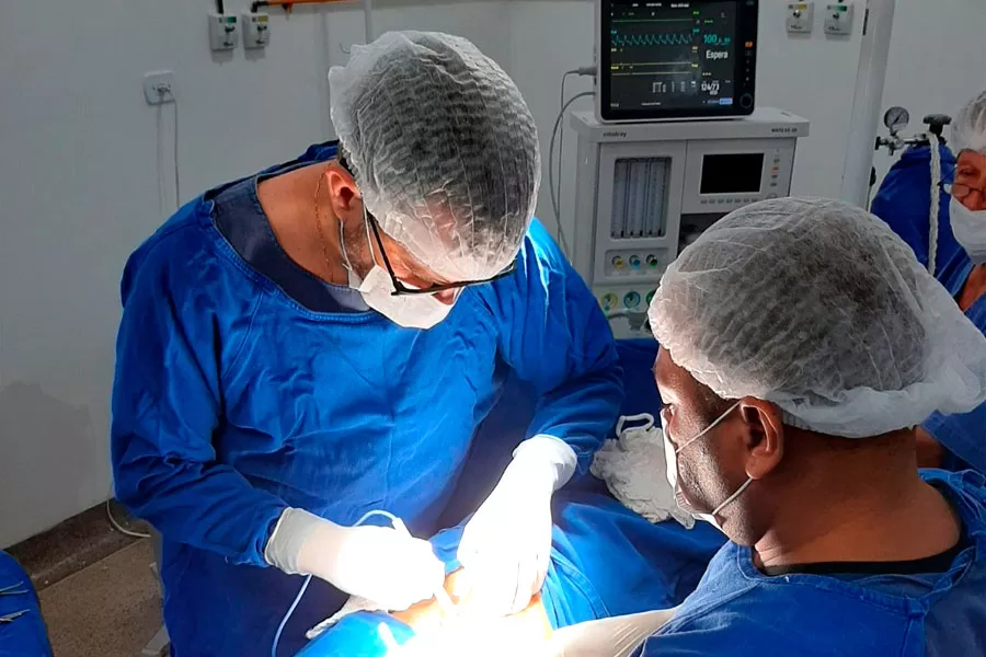 Prefeitura de Medeiros Neto realiza partos por cesariana no HMMN