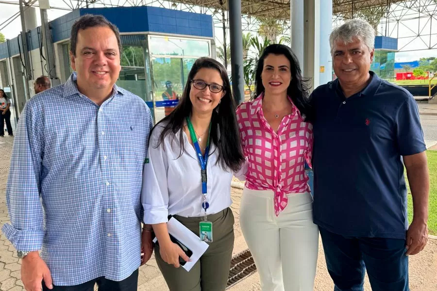 Prefeita Luciana Machado e comitiva política visitam fábrica da Suzano Prefeita Luciana Machado e comitiva política visitam fábrica da Suzano