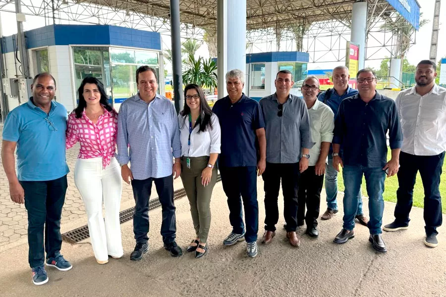 Prefeita Luciana Machado e comitiva política visitam fábrica da Suzano Prefeita Luciana Machado e comitiva política visitam fábrica da Suzano