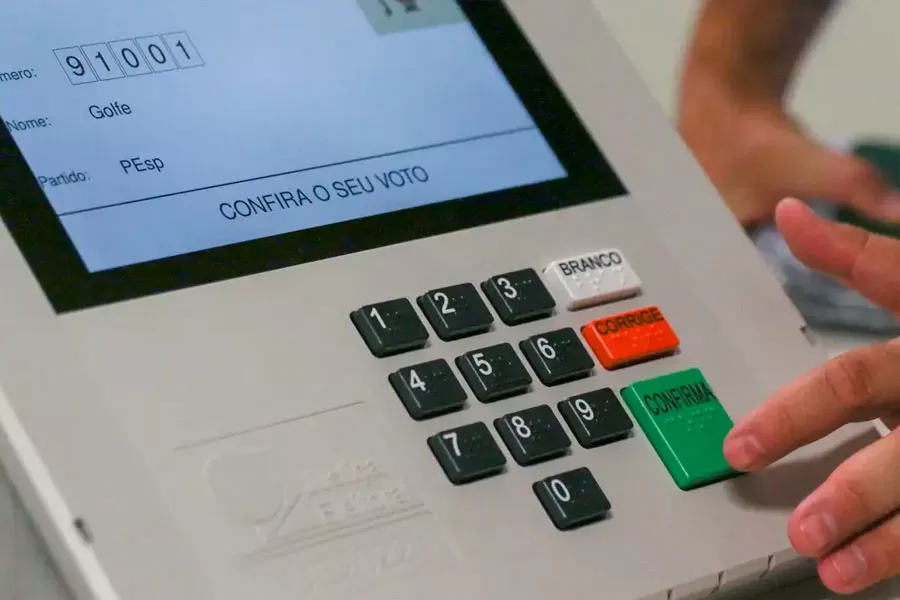 Jovens de 16 a 18 anos podem tirar 1º título de eleitor até 8 de maio