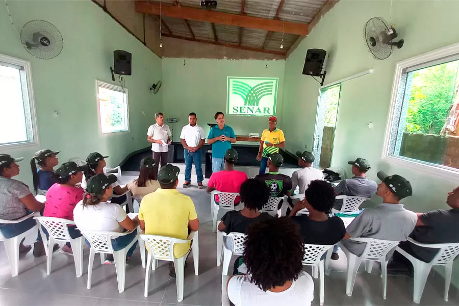 Moradores de distrito de Nova Viçosa são capacitados em curso de tratorista
