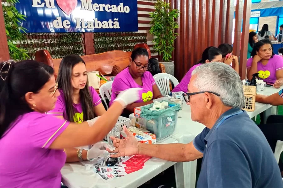CTA e PSFs se reúnem para oferecer serviços de saúde e cidadania na feira livre de Itabatã
