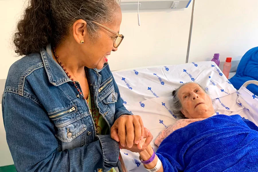 Hospital Costa das Baleias inicia operação tendo mulher de 99 anos como primeira paciente