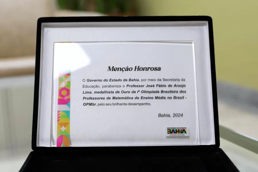 Professor de Matemática medalhista de ouro, em Brasília, recebe homenagem da SEC